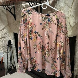 1X Worthington blush blouse with floral pattern